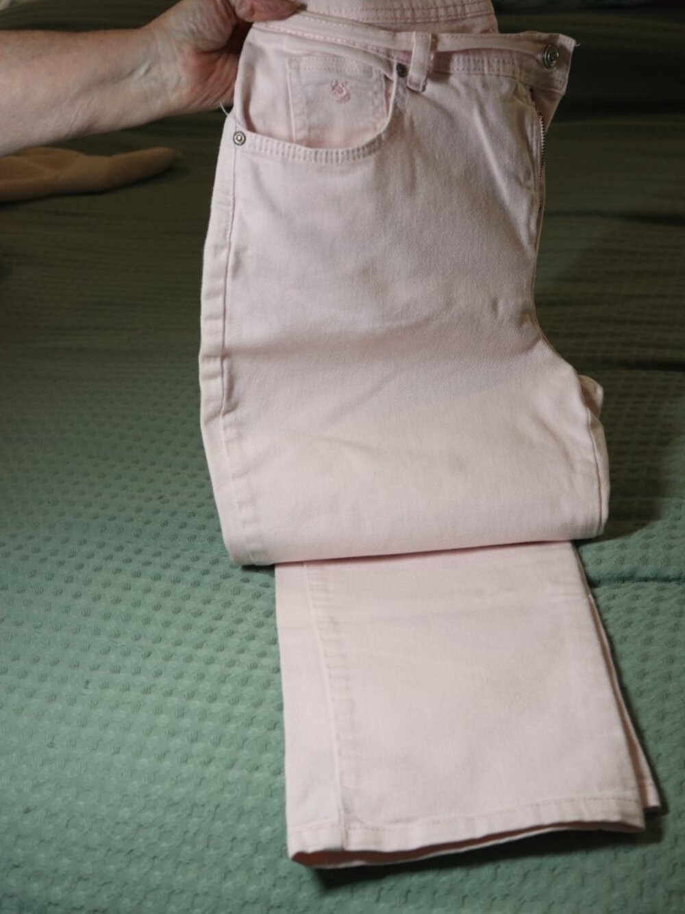 Women's Gloria Vanderbilt Amanda pink denim jeans, size 8.